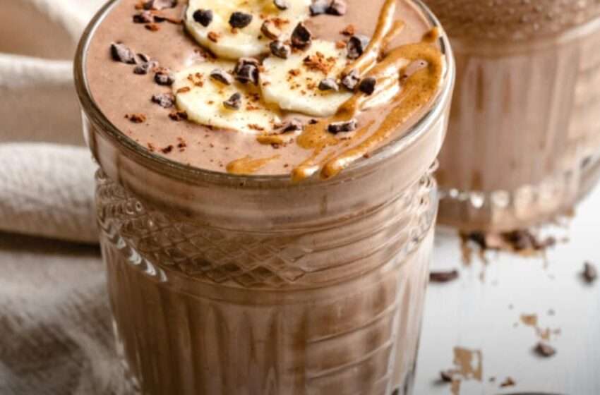 Make a Healthy Chocolate Smoothie